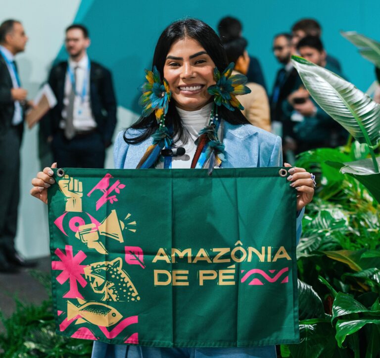 Cunhã-poranga do Caprichoso Marciele Albuquerque eleva voz indígena da Amazônia na COP 29, no Azerbaijão