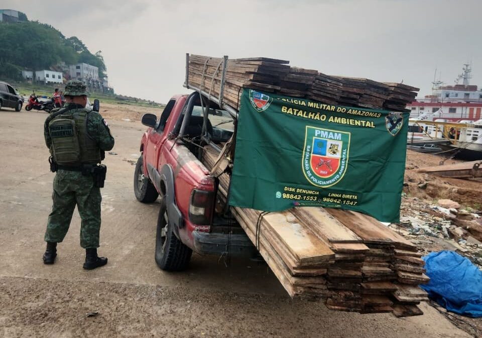 Polícia Militar do Amazonas prende cinco homens por envolvimento em crime ambiental