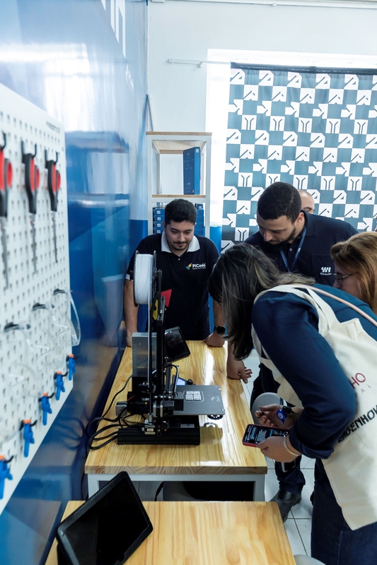 Projeto Engenhoka leva robótica a escolas públicas