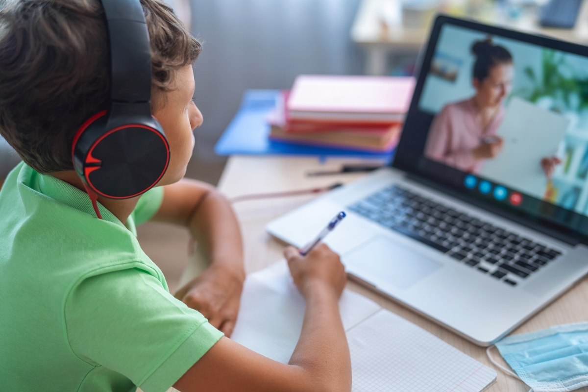 Ensino híbrido ganha destaque no cenário pós-pandemia