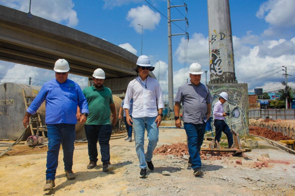 Prefeito David Almeida realiza visita técnica à obra do complexo viário Rei Pelé