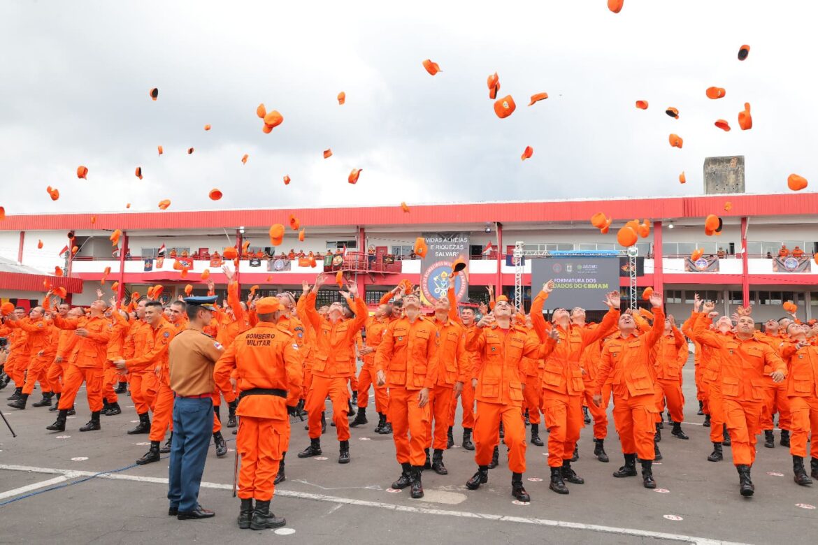 Wilson Lima realiza formatura de 200 novos soldados do Corpo de Bombeiros que vão reforçar serviço operacional no Amazonas