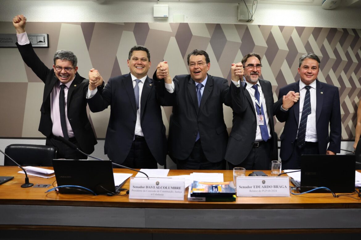 Relatório do senador Eduardo Braga sobre regulamentação da Reforma Tributária é aprovado na CCJ do Senado com garantias à Zona Franca