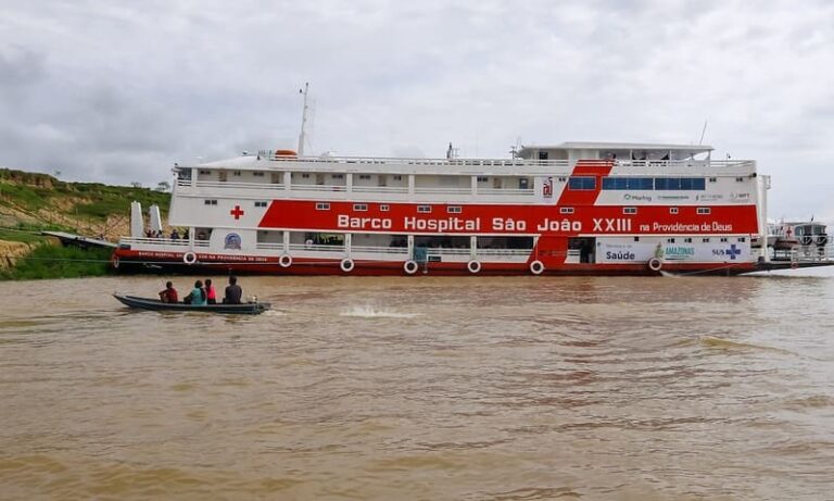 Barco Hospital São João XXIII supera expectativa de atendimentos, em expedição em parceria com a SES-AM