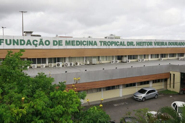 Dezembro Vermelho: Fundação de Medicina Tropical destaca acolhimento a pessoas vivendo com HIV e Aids