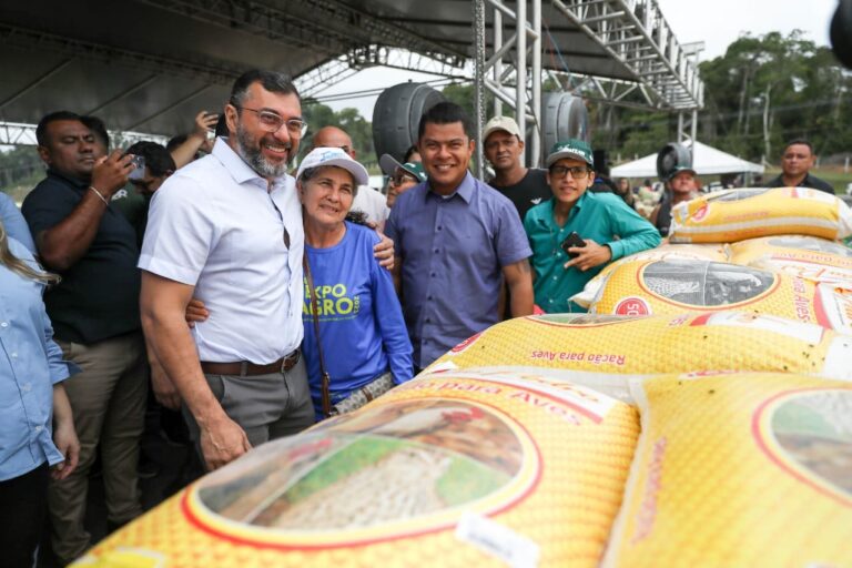 Governador Wilson Lima entrega 70 toneladas de alimentos para instituições sociais atendidas pelo PAA