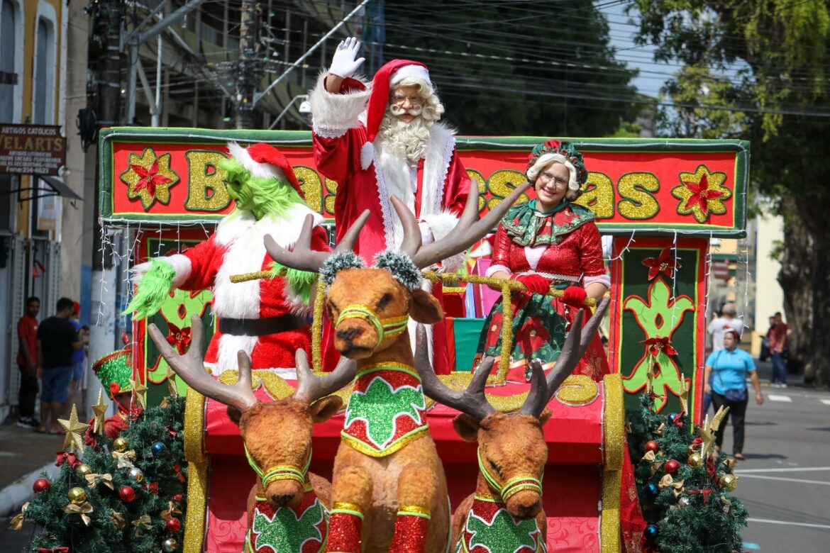 Última ‘Parada Natalina’ da prefeitura movimenta o centro de Manaus e encanta a população