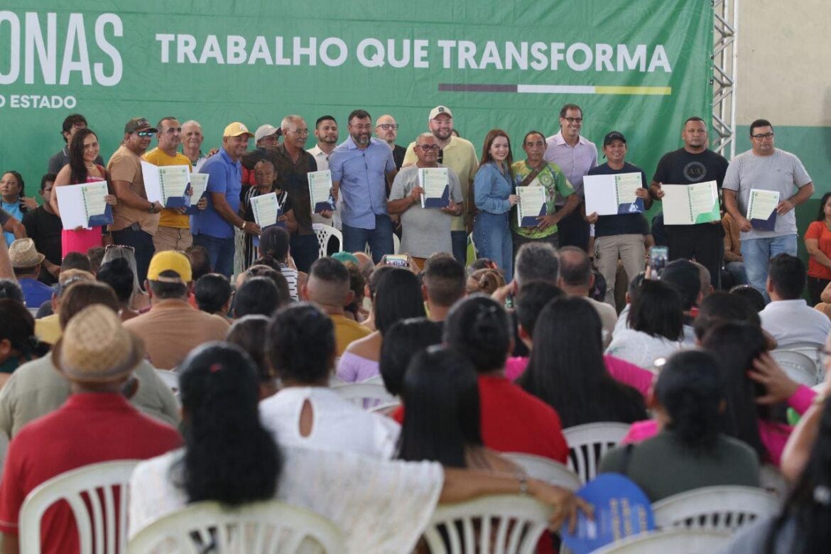 Na semana do Natal, governador Wilson Lima entrega 400 títulos definitivos para moradores de Novo Airão