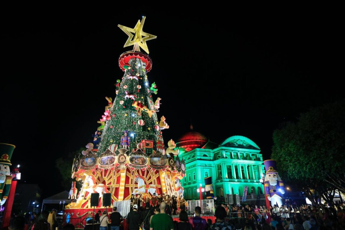 ‘O Mundo Encantado do Natal’ leva mais de 175 mil visitantes ao Largo São Sebastião em dezembro