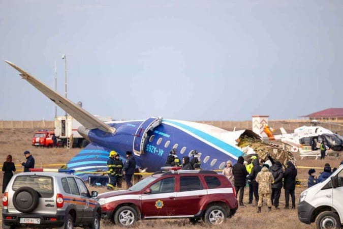 Avião que caiu no Cazaquistão foi derrubado por sistema de defesa russo