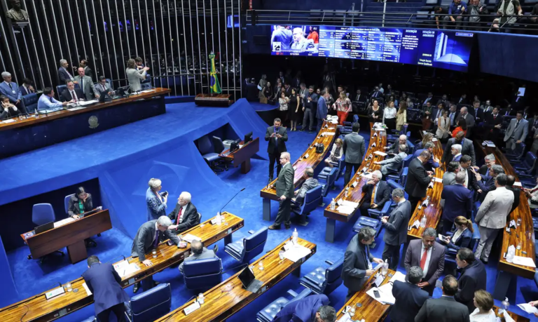 Senado aprova texto-base da reforma tributária