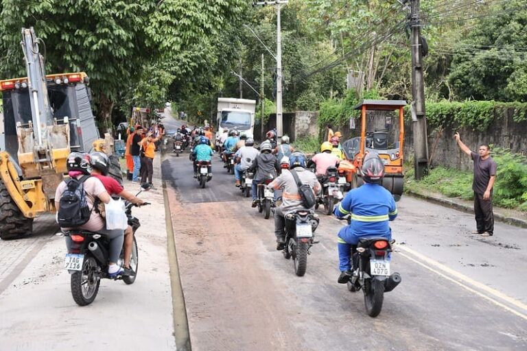 Prefeitura de Manaus fecha cratera na rua José Romão, provocada por ligação clandestina de esgoto