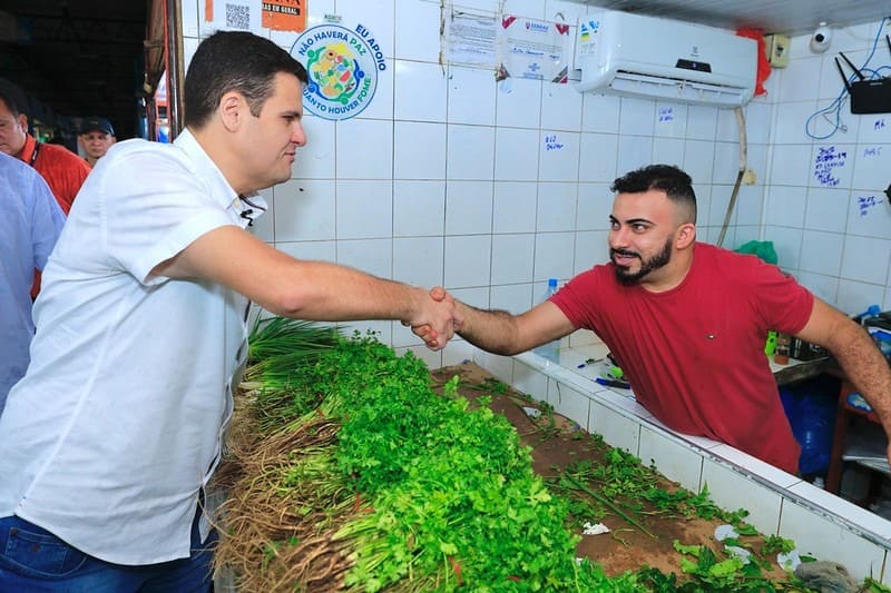 Prefeito em exercício Renato Junior retorna as feiras para diálogo com os permissionários