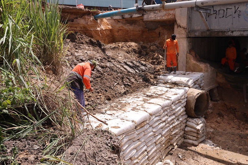 Prefeitura de Manaus trabalha no Igarapé do Passarinho com os serviços de drenagem profunda e contenção