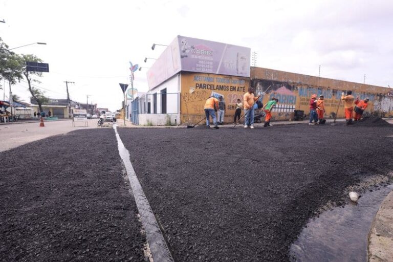 Serviços de recuperação asfáltica da Prefeitura de Manaus beneficiam trecho do bairro Colônia Santo Antônio