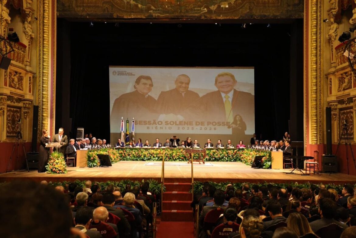 Presidente do TCE-AM prestigia posse dos novos dirigentes do judiciário estadual amazonense