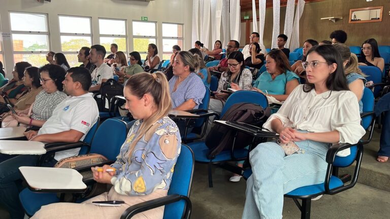 Prefeitura de Manaus capacita cirurgiões-dentistas para atendimento a usuários com condições hematológicas