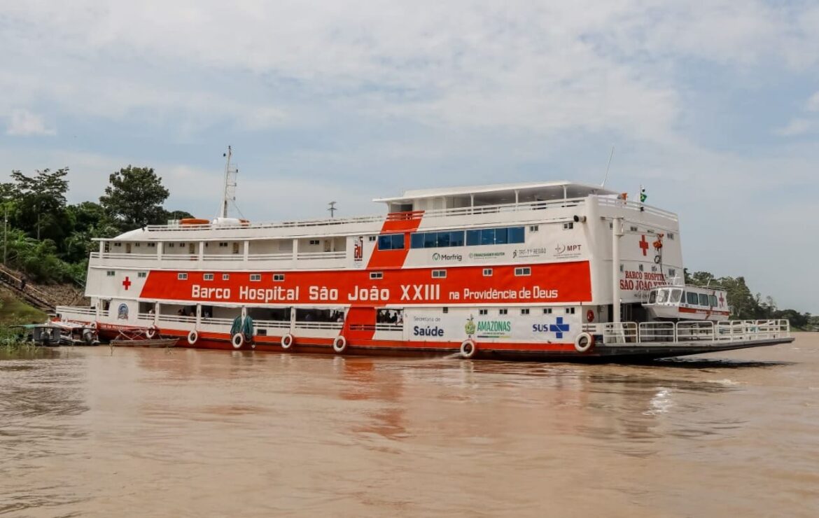 Barco Hospital São João XXIII atende  em Manaquiri