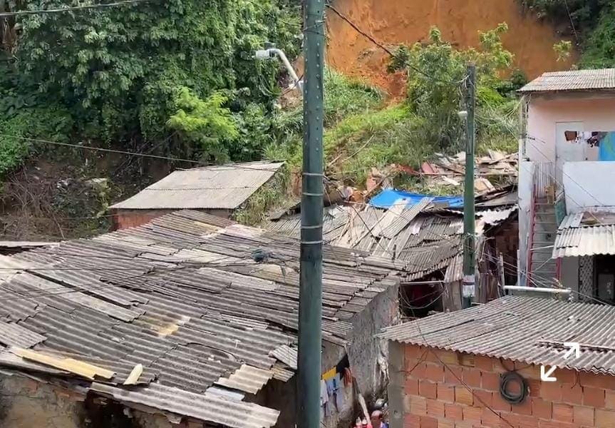 NOTA: Corpo de Bombeiros Militar do Amazonas sobre desabamento de casas no bairro Redenção