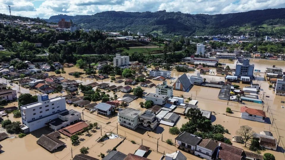 Chuvas em Santa Catarina deixam 995 desalojados e 320 desabrigados