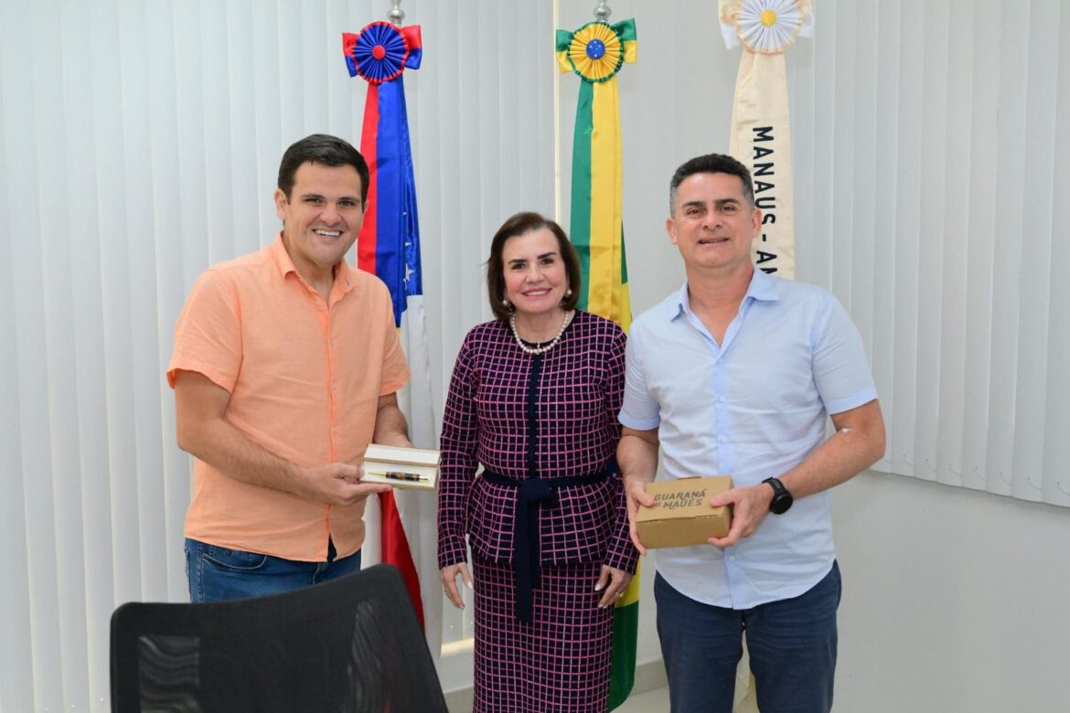 Prefeito de Manaus recebe visita de cortesia da presidente do TCE-AM, Yara Lins