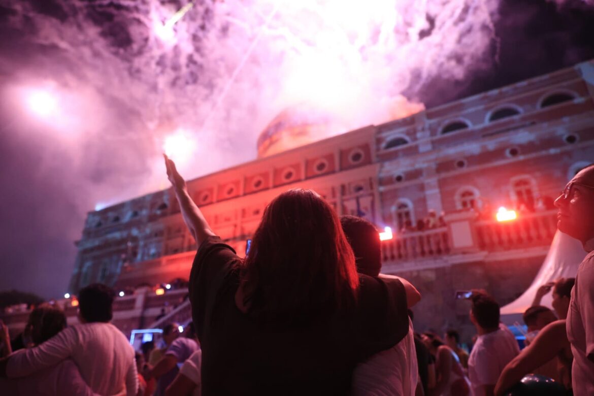 Réveillon do Largo: Festa direcionada às famílias com valorização dos artistas da terra atrai mais de 30 mil pessoas ao Centro