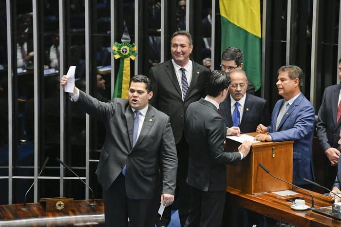 Davi Alcolumbre é eleito presidente do Senado com vitória expressiva