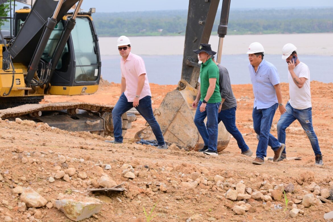 Prefeito David Almeida vistoria obras do Parque Encontro das Águas em Manaus