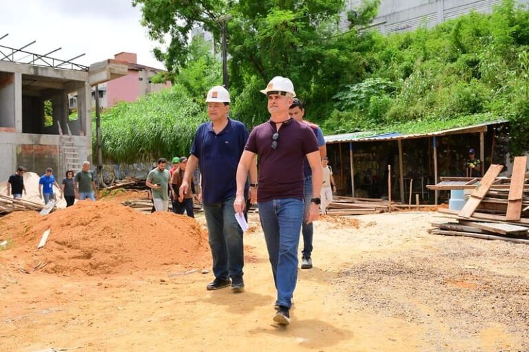 Prefeito David Almeida e o senador Eduardo Braga vistoriam obras das UBS Porte 4 em Manaus