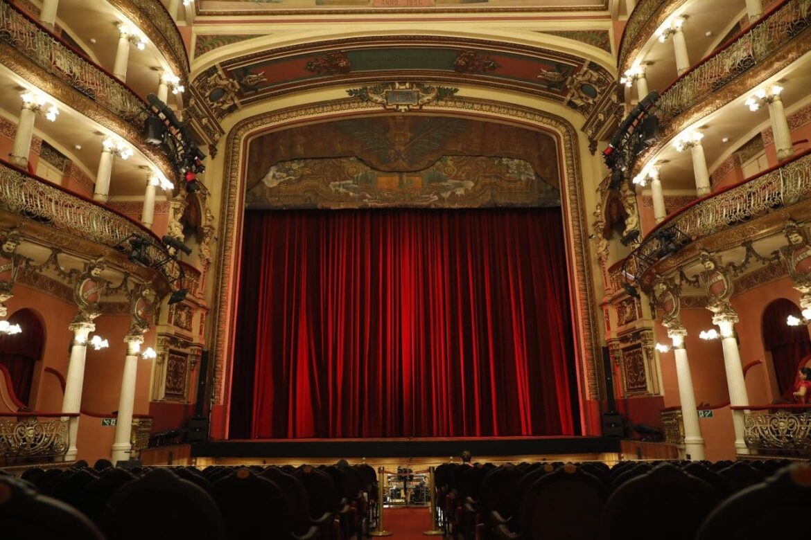 Teatro Amazonas reabre para visitação turística e inicia temporada 2025 de espetáculos