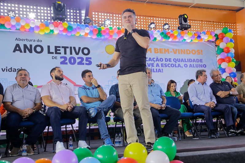 Prefeito David Almeida abre ano letivo de 2025 e reforça compromisso com a qualificação do ensino municipal