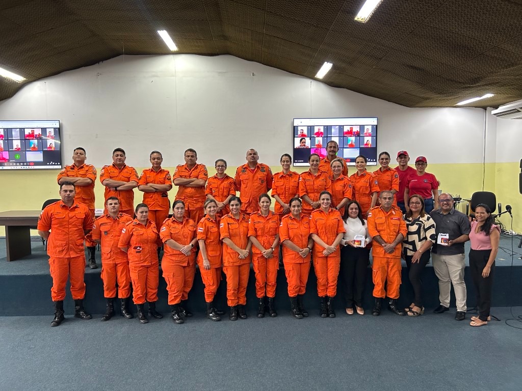 Corpo de Bombeiros realiza treinamento com instrutores do programa Bombeiro Mirim