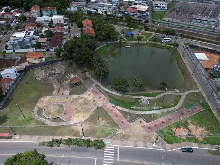 Prefeito David Almeida vistoria ação em igarapés para prevenir alagamentos no inverno amazônico