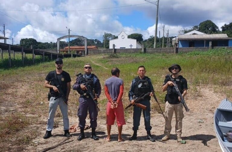 Homem é preso após ameaçar populares com armas de fogo e terçados em Nhamundá