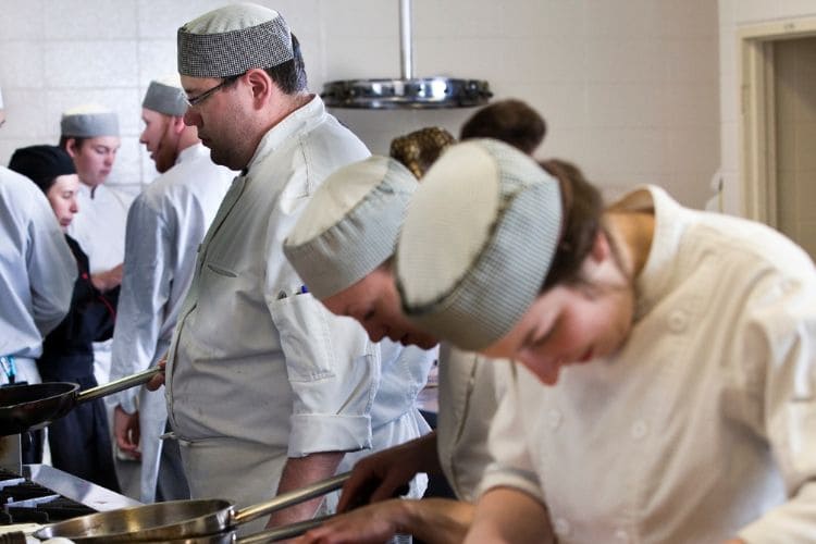 Setor de Bares e Restaurantes alerta para impacto do aumento das ações trabalhistas