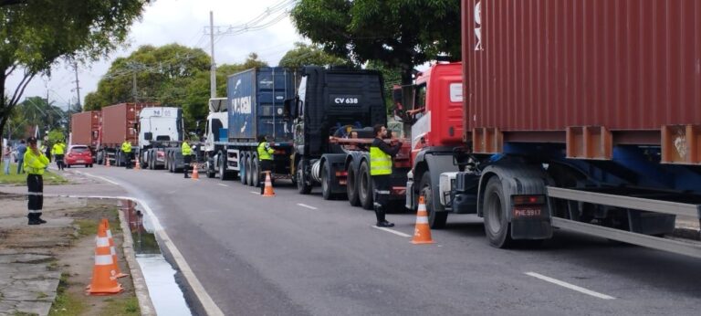 Prefeitura de Manaus fiscaliza veículos pesados na zona Sul