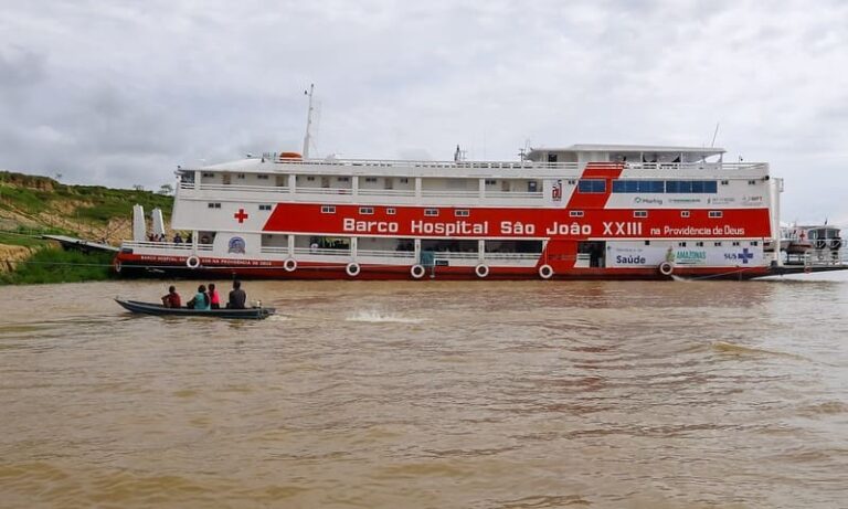 Barco Hospital São João XXIII leva atendimento de saúde a zona rural de Manacapuru