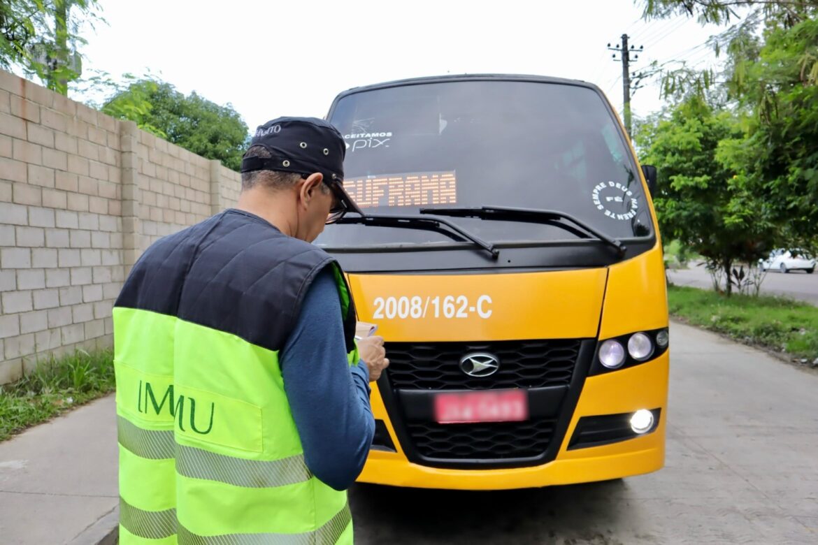 Fiscalização de transporte aborda quase 150 micro-ônibus alternativos na zona Sul