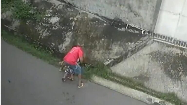 Vídeo: homem é preso após atacar mulher a t3souradas por suposto roubo em Manaus