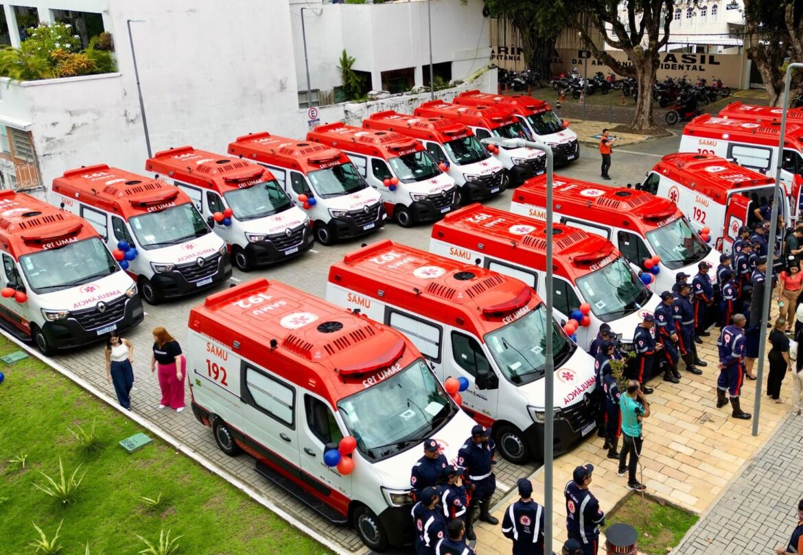 Prefeito David Almeida entrega 15 novas ambulâncias e destaca reforço no atendimento do Samu