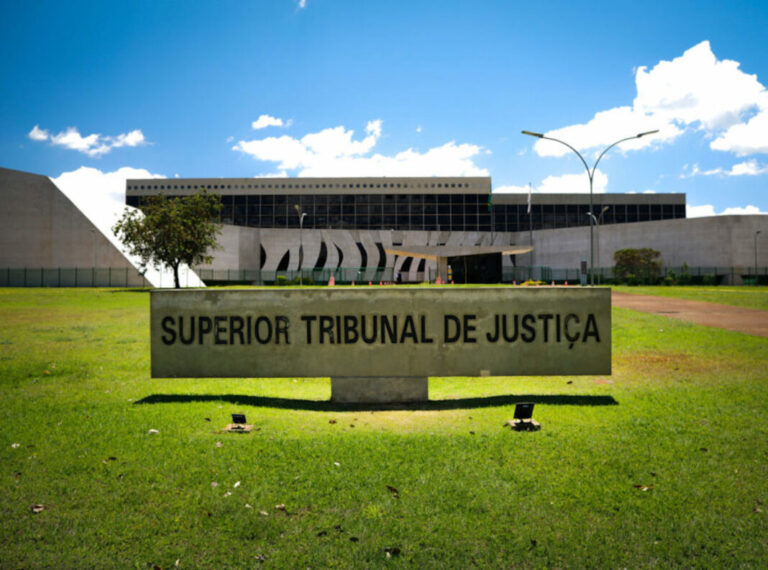 Fraude em consignado de vítima idosa não gera dano moral, decide STJ