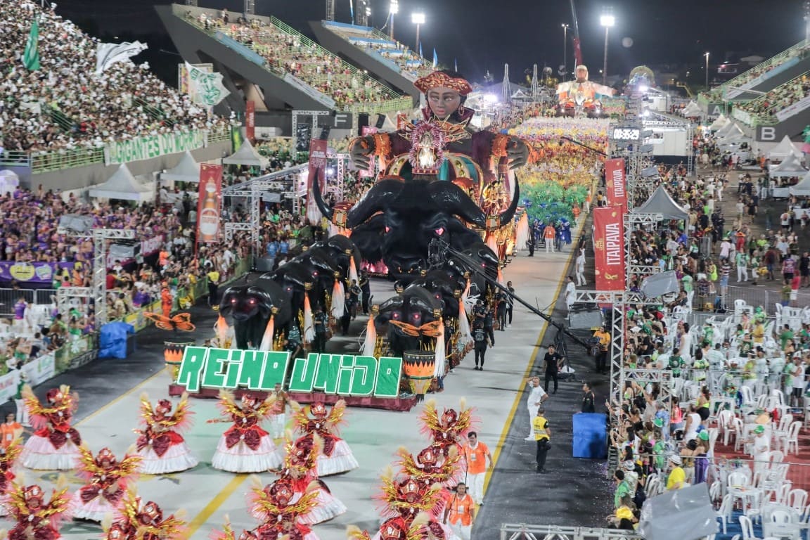 Escolas do Grupo Especial encerram a temporada de desfiles no Sambódromo em Manaus