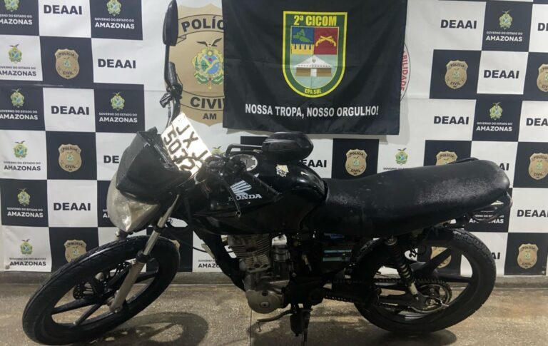 Adolescente é apreendido com motocicleta adulterada e com restrição, no Educandos