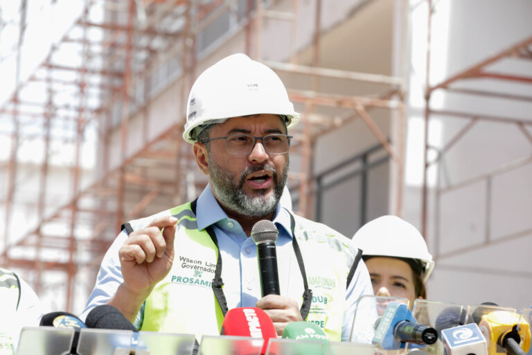 Governador Wilson Lima realiza nova vistoria no Residencial Maués com 84% das obras concluídas pelo Prosamin+