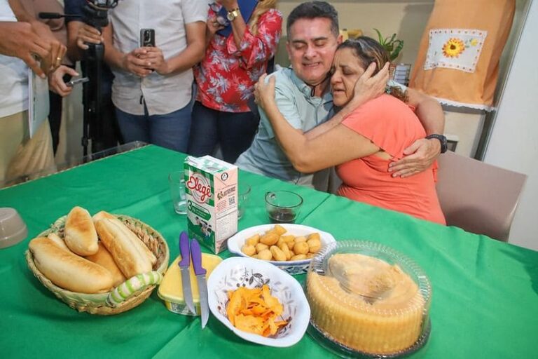 Prefeito David Almeida entrega 15 moradias reformadas pelo programa ‘Casa Manauara’ na comunidade Rio Piorini