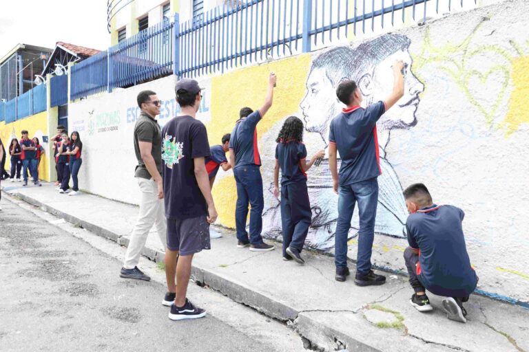 Escola Estadual Farias Brito inicia projeto de ‘Arte e Grafite’ com o intuito de valorizar o patrimônio escolar