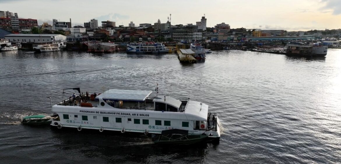 Barco científico parte em nova expedição para avaliar a qualidade das águas dos rios do Amazonas