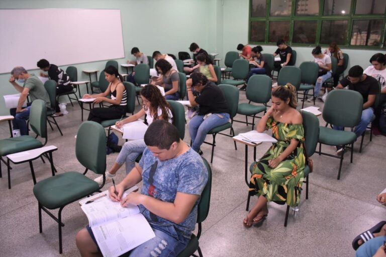 AproVENS UEA: programa divulga inscrições para 156 vagas remanescentes do curso pré-vestibular