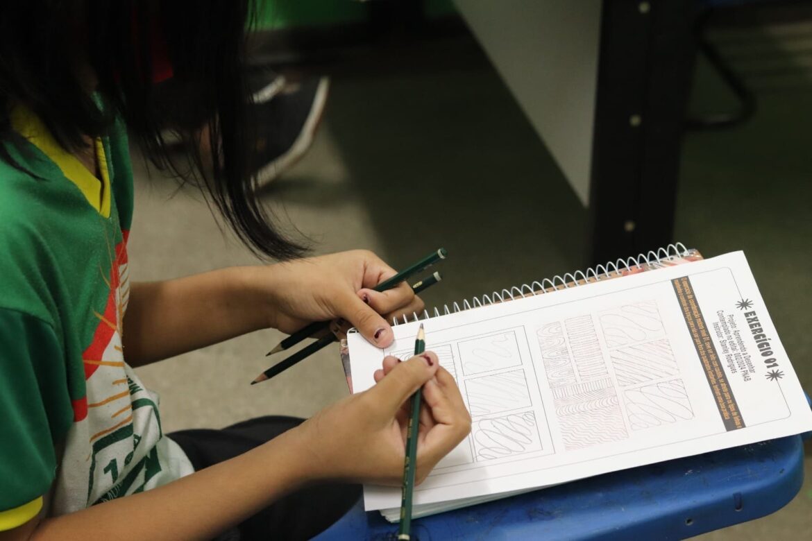 Projeto ‘Aprendendo a Desenhar’ leva educação artística a escolas da zona Norte de Manaus