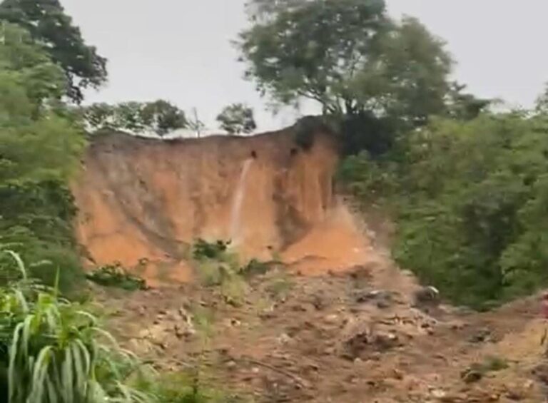 Deslizamento de terra deixa uma pessoa morta na zona Norte de Manaus